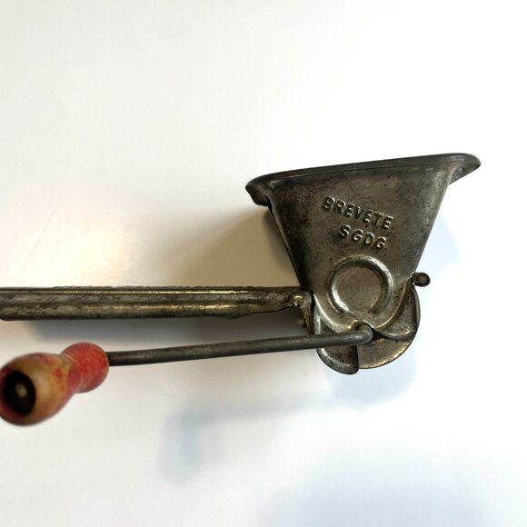 Vintage Kitchen Utensil / French Herb Mill / Mouli Persil Made in France - Picture 4 of 7